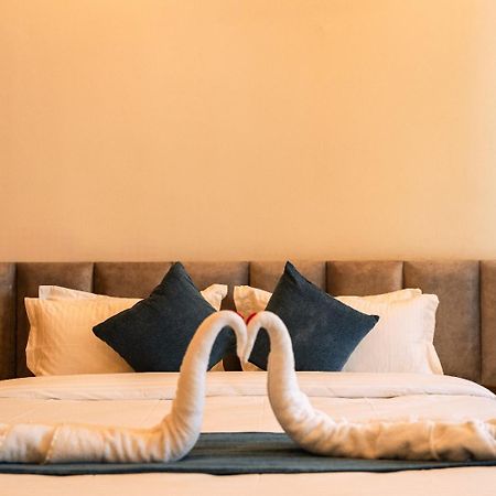 Hotel Kamrupa Guwahati Buitenkant foto