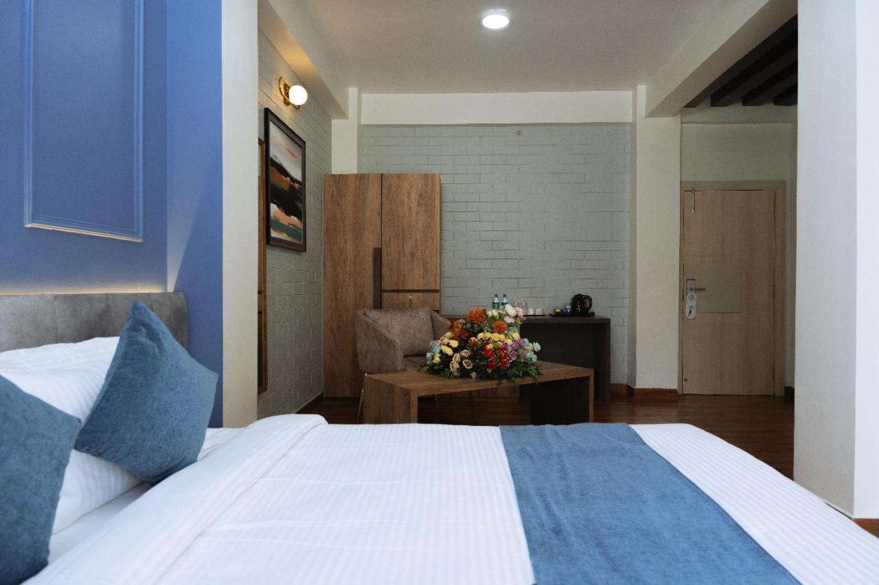 Hotel Kamrupa Guwahati Buitenkant foto